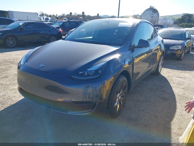 2023 TESLA MODEL Y 7SAYGDED5PF942111 Photo 1