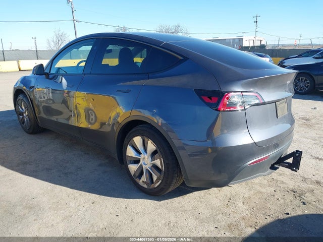 2023 TESLA MODEL Y 7SAYGDED5PF942111 Photo 2