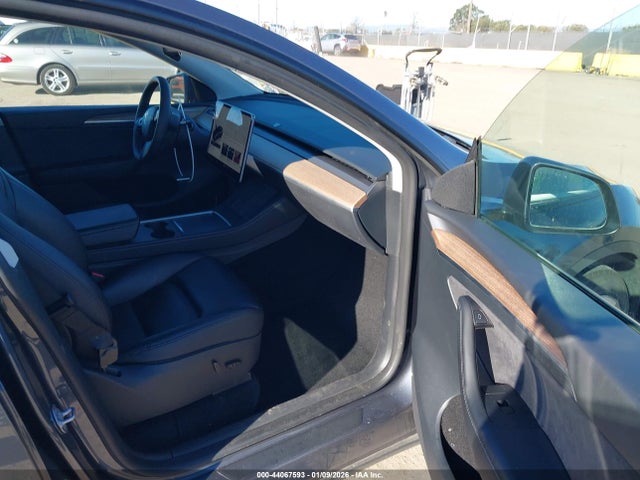 2023 TESLA MODEL Y 7SAYGDED5PF942111 Photo 4
