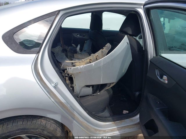 3KPF24AD7ME378066 KIA Forte Lxs