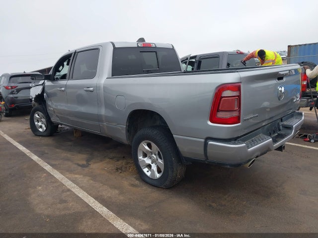 2019 RAM 1500 1C6SRFMT2KN521613 Photo 2
