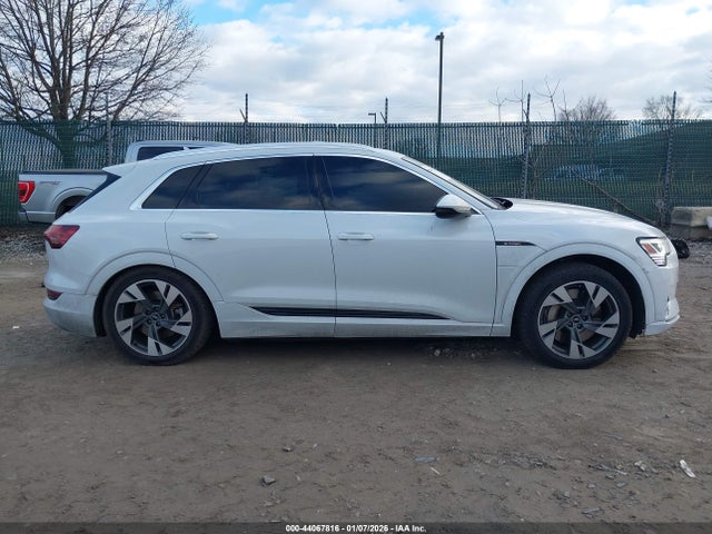WA1AAAGE5MB014411 Audi E-tron Premium Quattro