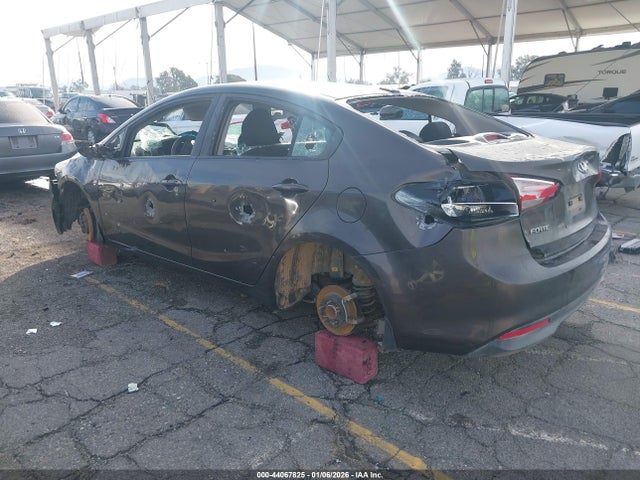 3KPFK4A71JE221736 KIA FORTE LX