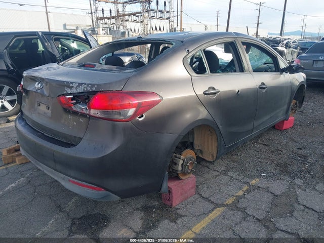 3KPFK4A71JE221736 KIA FORTE LX