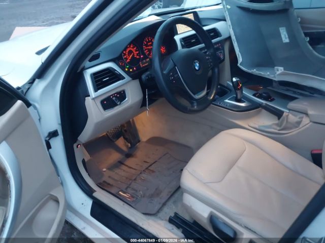 2013 BMW 320I WBA3C3C57DF980694 Photo 4