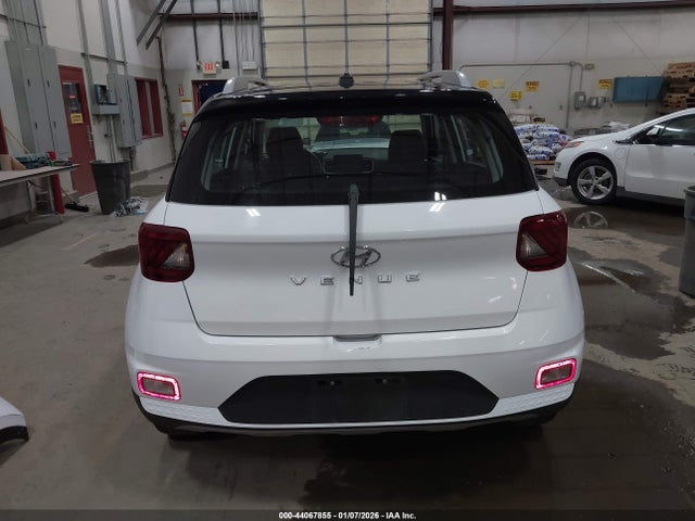 Hyundai Venue Limited 2023 KMHRC8A38PU223021 Image 17