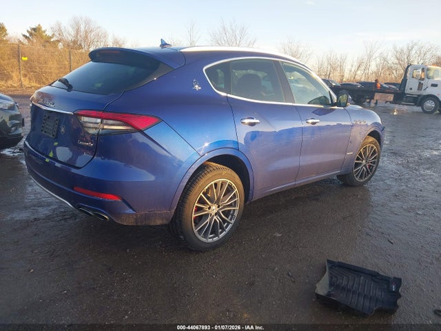 2021 MASERATI LEVANTE ZN661YUL9MX366495 Photo 3