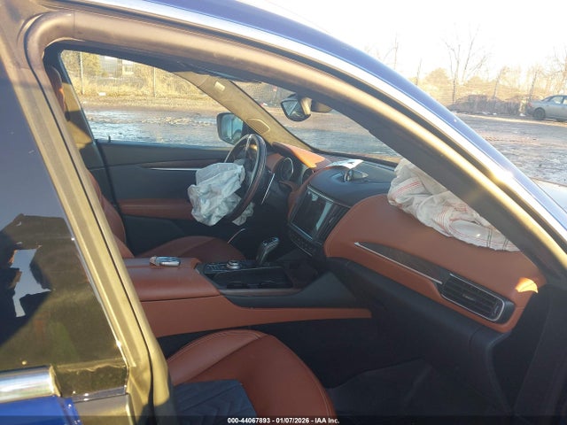 2021 MASERATI LEVANTE ZN661YUL9MX366495 Photo 4
