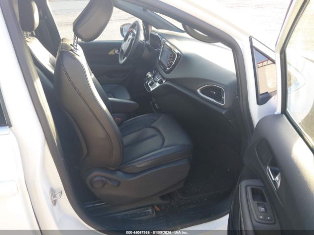 2026 CHRYSLER PACIFICA 2C4RC1BG8TR188761 Photo 4