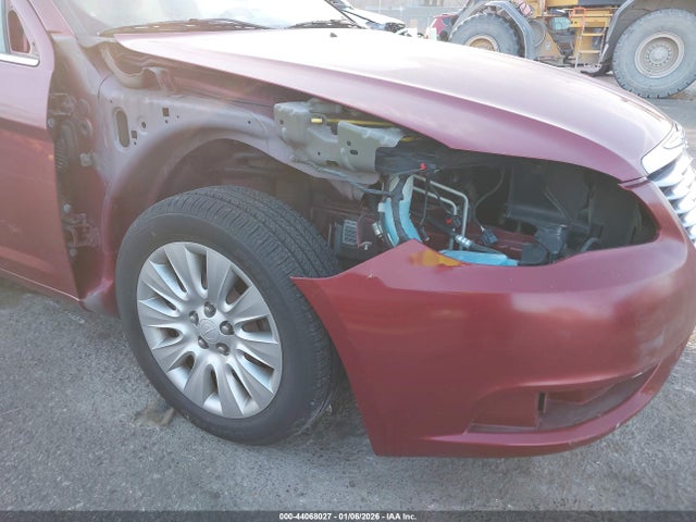 Продажа на аукционе авто 2014 Chrysler 200 Lx, vin: 1C3CCBAB3EN208856, номер лота: 44068027