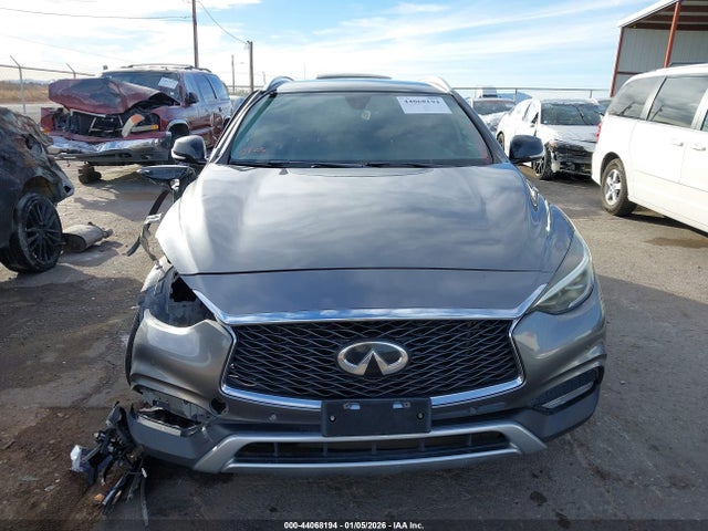 SJKCH5CR9JA002237 Infiniti Qx30 Essential