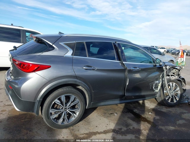 SJKCH5CR9JA002237 Infiniti Qx30 Essential