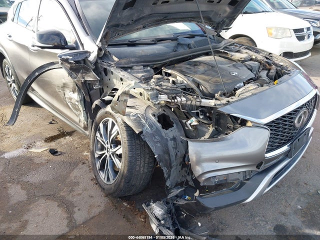 SJKCH5CR9JA002237 Infiniti Qx30 Essential