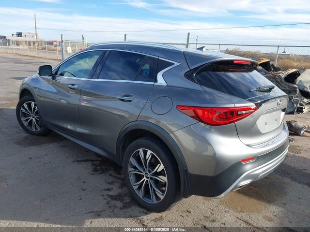 SJKCH5CR9JA002237 Infiniti Qx30 Essential