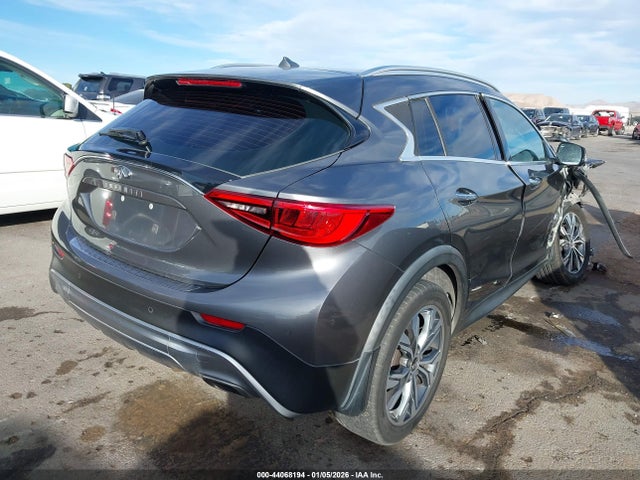 SJKCH5CR9JA002237 Infiniti Qx30 Essential