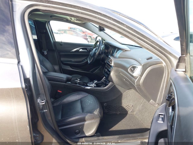 SJKCH5CR9JA002237 Infiniti Qx30 Essential