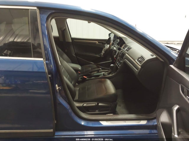 1VWAT7A36GC048069 Volkswagen Passat 1.8t R-line