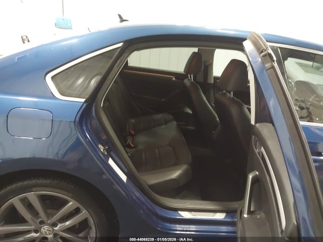 1VWAT7A36GC048069 Volkswagen Passat 1.8t R-line