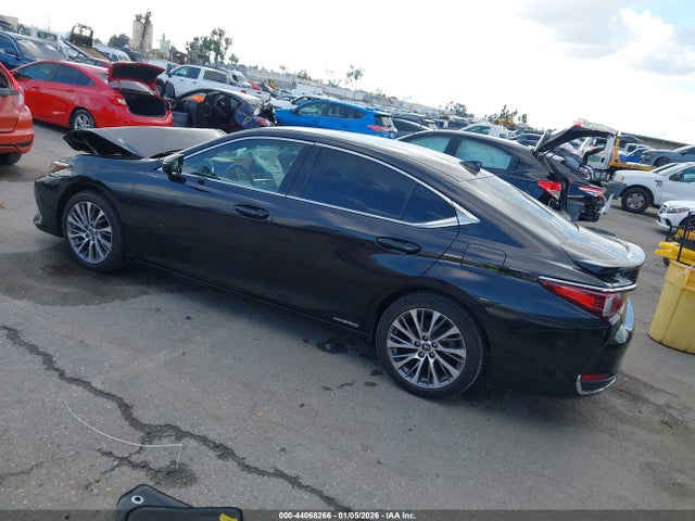 58ADA1C12MU002358 Lexus ES 300H