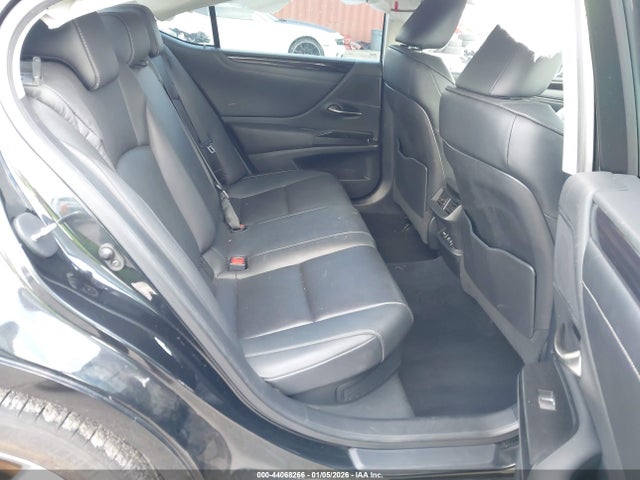 58ADA1C12MU002358 Lexus ES 300H