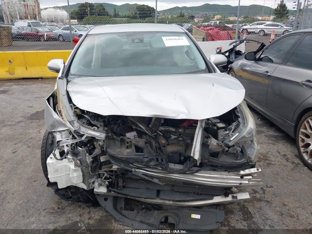 Toyota Prius Two Eco 2017 JTDKARFU7H3531324 Image 12