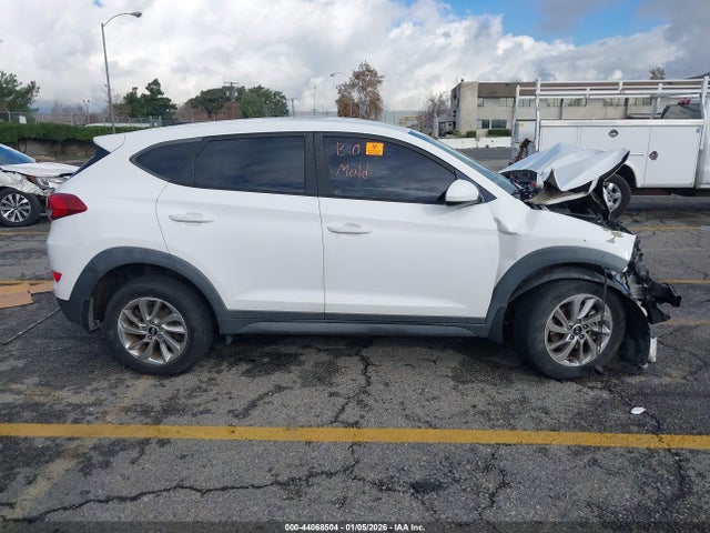 KM8J23A40GU209755 Hyundai TUCSON SE