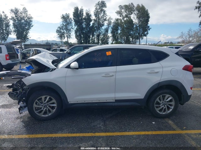 KM8J23A40GU209755 Hyundai TUCSON SE