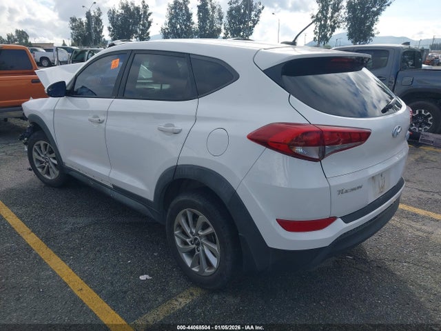 KM8J23A40GU209755 Hyundai TUCSON SE