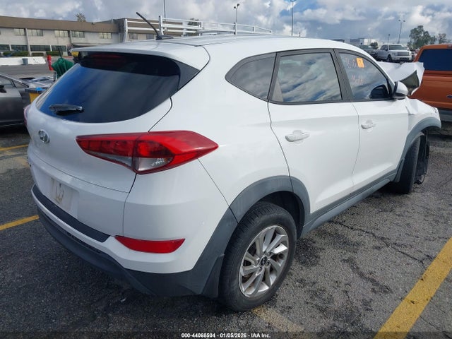 KM8J23A40GU209755 Hyundai TUCSON SE