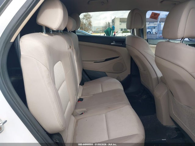 KM8J23A40GU209755 Hyundai TUCSON SE