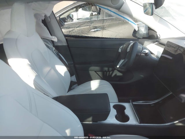 2021 TESLA MODEL Y 5YJYGDEE6MF072841 Photo 4