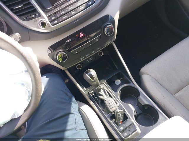 KM8J33A4XHU533178 Hyundai TUCSON SE