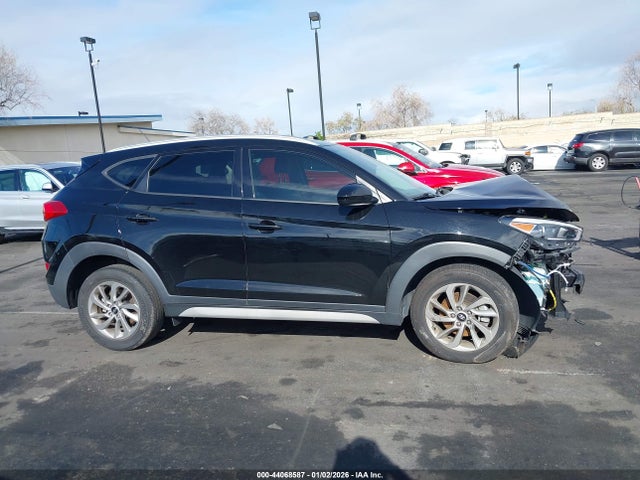 KM8J33A4XHU533178 Hyundai TUCSON SE
