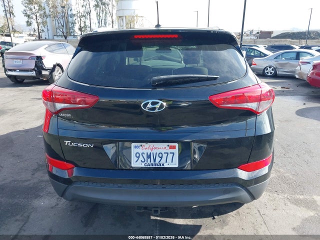 KM8J33A4XHU533178 Hyundai TUCSON SE