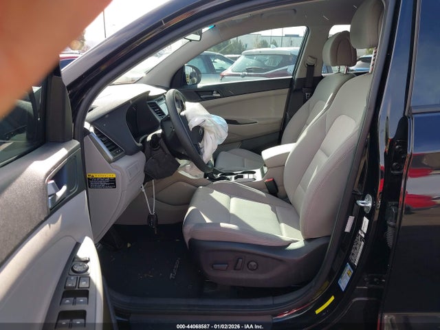KM8J33A4XHU533178 Hyundai TUCSON SE