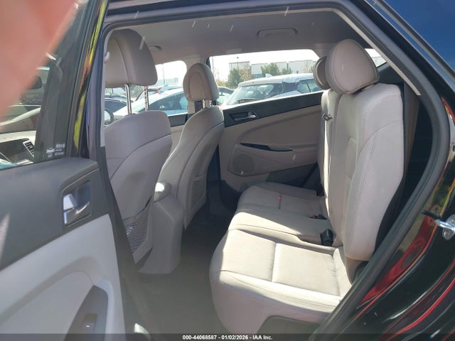 KM8J33A4XHU533178 Hyundai TUCSON SE