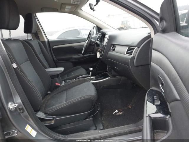 2017 MITSUBISHI OUTLANDER JA4AD2A38HZ054208 Photo 4