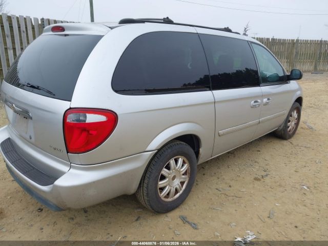2005 CHRYSLER TOWN & COUNTRY 2C4GP54LX5R372325 Photo 3