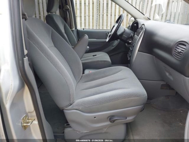 2005 CHRYSLER TOWN & COUNTRY 2C4GP54LX5R372325 Photo 4