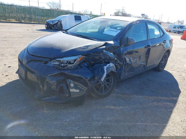 Toyota COROLLA SE 2018 5YFBURHE2JP788384 Image 2