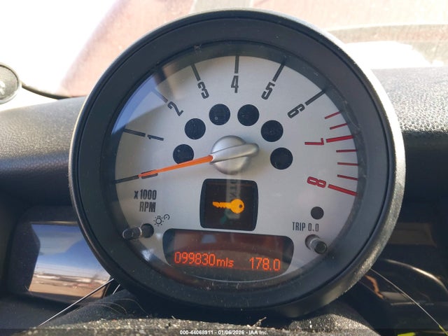 2011 MINI COOPER S CLUBMAN WMWZG3C56BTY35885 Photo 6