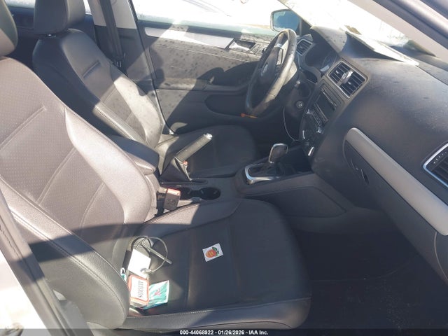 3VWD17AJXEM244268 Volkswagen Jetta 1.8t Se