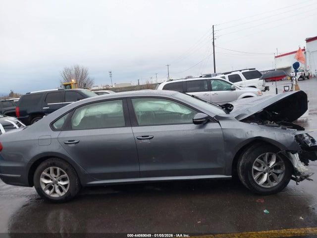1VWAA7A32JC046042 Volkswagen Passat 2.0t R-line/2.0t S