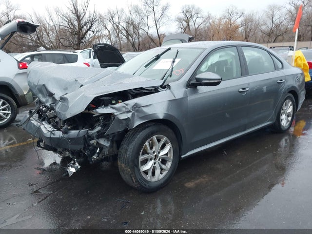 1VWAA7A32JC046042 Volkswagen Passat 2.0t R-line/2.0t S
