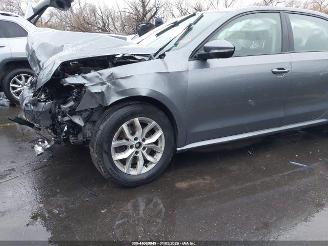 1VWAA7A32JC046042 Volkswagen Passat 2.0t R-line/2.0t S