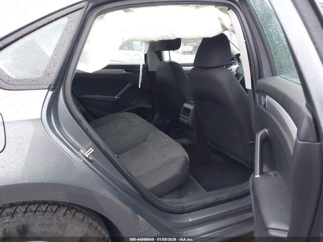 1VWAA7A32JC046042 Volkswagen Passat 2.0t R-line/2.0t S