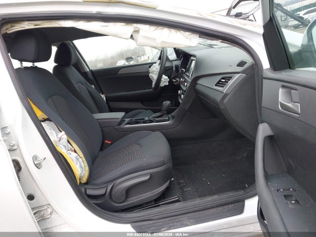 5NPE24AF9JH680477 Hyundai SONATA SE