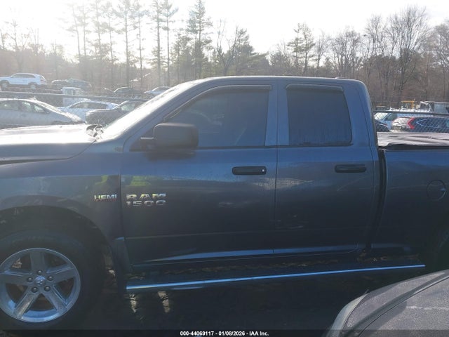 44069117 :رقم المزاد ، 1C6RR7FT5HS581901 vin ، 2017 Ram 1500 Express  4x4 6'4 Box مزاد بيع