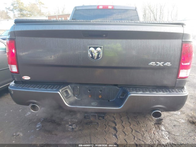 44069117 :رقم المزاد ، 1C6RR7FT5HS581901 vin ، 2017 Ram 1500 Express  4x4 6'4 Box مزاد بيع