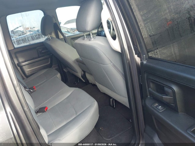 44069117 :رقم المزاد ، 1C6RR7FT5HS581901 vin ، 2017 Ram 1500 Express  4x4 6'4 Box مزاد بيع
